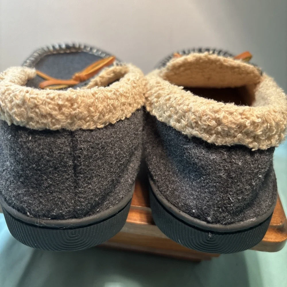 Dockers Boy's Gray Faux Fur Moccasin Slippers Sz M 13-1